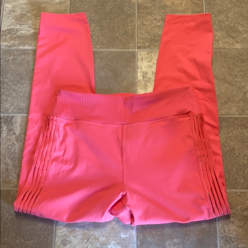 PINK Victoria’s Secret Ultimate Legging